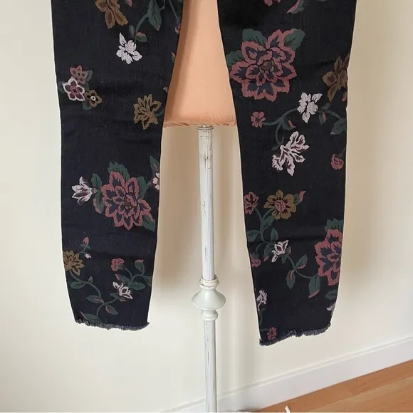 7 FOR ALL MANKIND Black Noir Roxanne Floral Print Raw-Hem Skinny Jeans EUC Sz 26