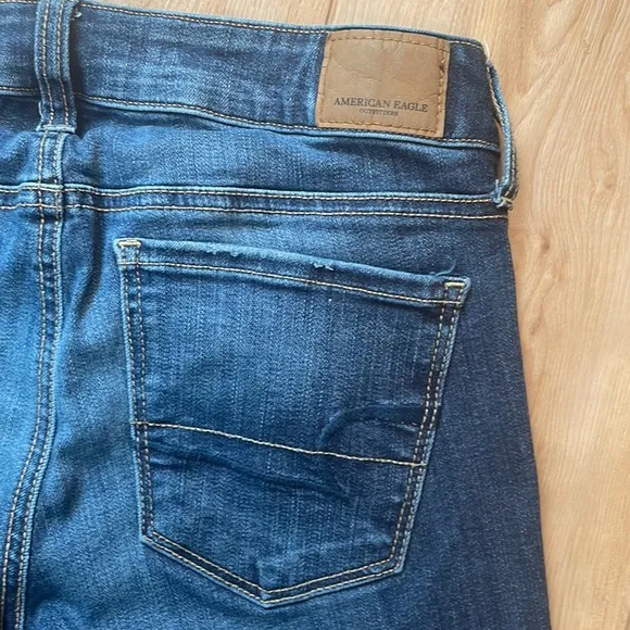 American eagle outfitters super stretch Skinny jeans dark wash straight size 2