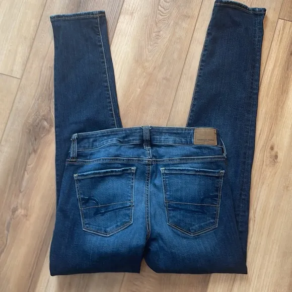 American eagle outfitters super stretch Skinny jeans dark wash straight size 2