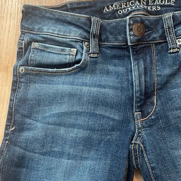 American eagle outfitters super stretch Skinny jeans dark wash straight size 2