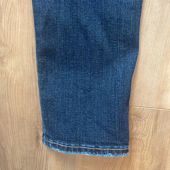 American eagle outfitters super stretch Skinny jeans dark wash straight size 2