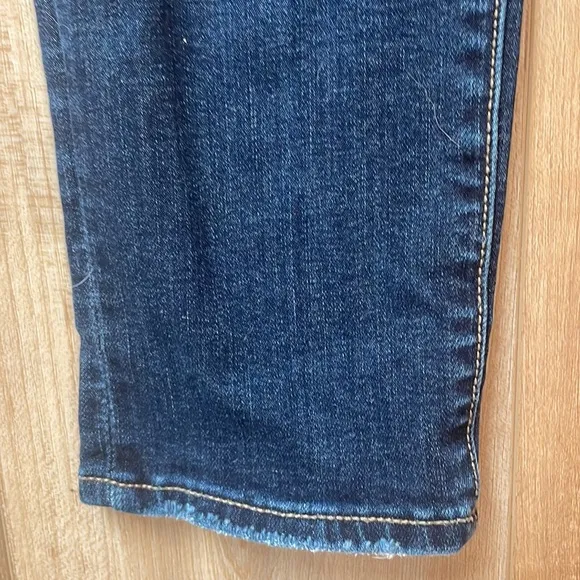 American eagle outfitters super stretch Skinny jeans dark wash straight size 2