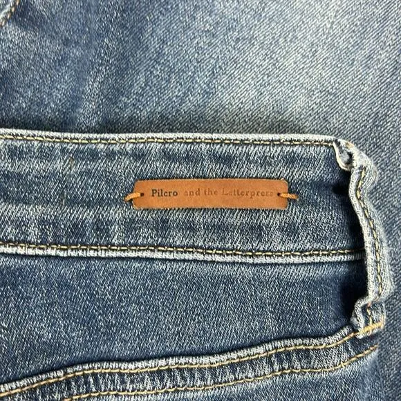 Anthropologie Pilcro womens Em no  29 stretch medium wash jeans medium wash