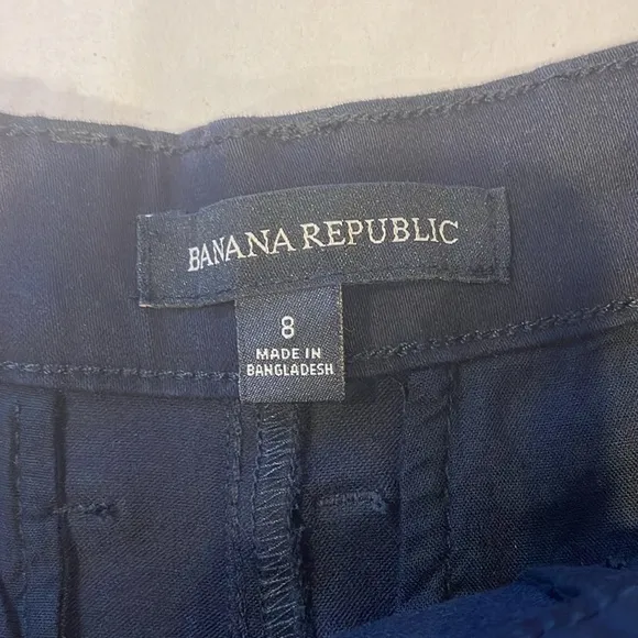 Banana Republic-chino black shorts in size 8 NWT, activewear, cuffed hemline