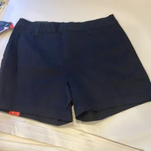 Banana Republic-chino black shorts in size 8 NWT, activewear, cuffed hemline