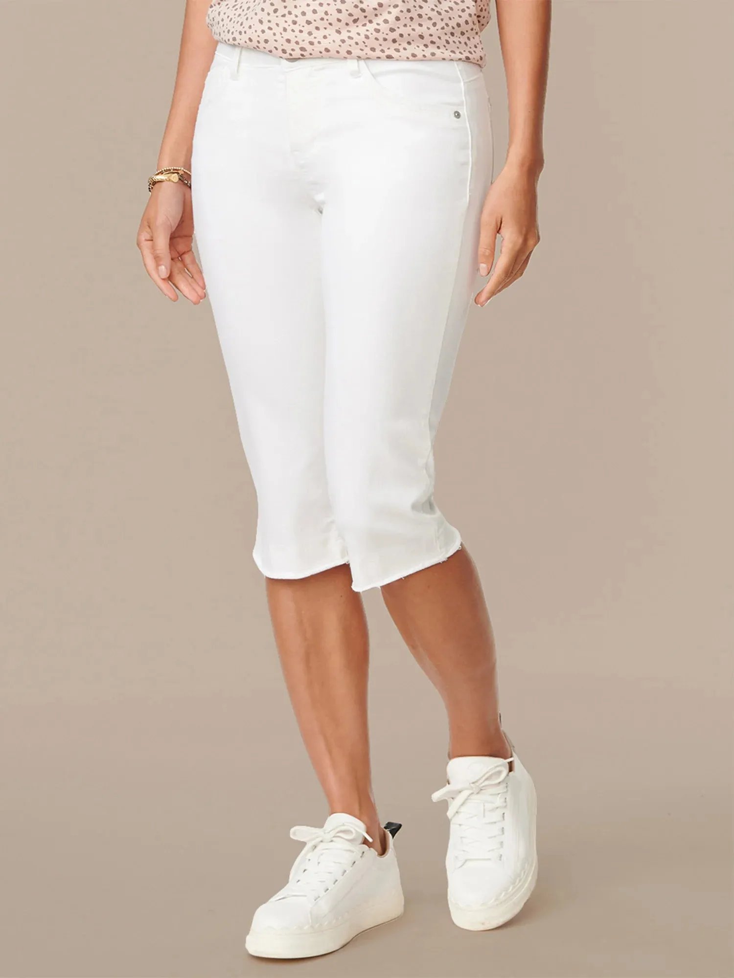 Democracy Optic White Skimmer Capri