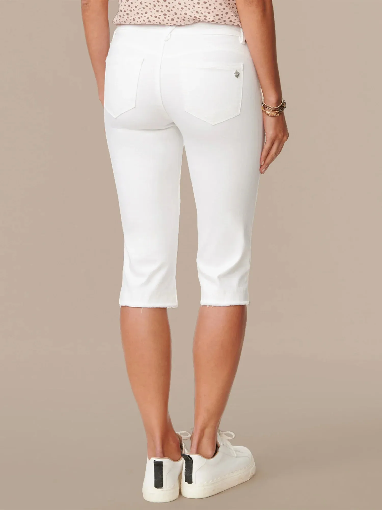 Democracy Optic White Skimmer Capri