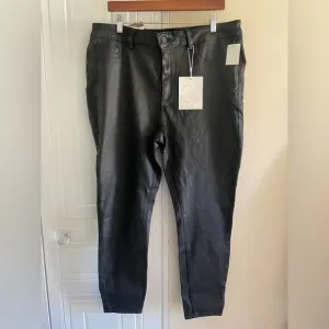 DL1961 Florence Skinny High Rise Leather-like Black Jeans 20W NWT