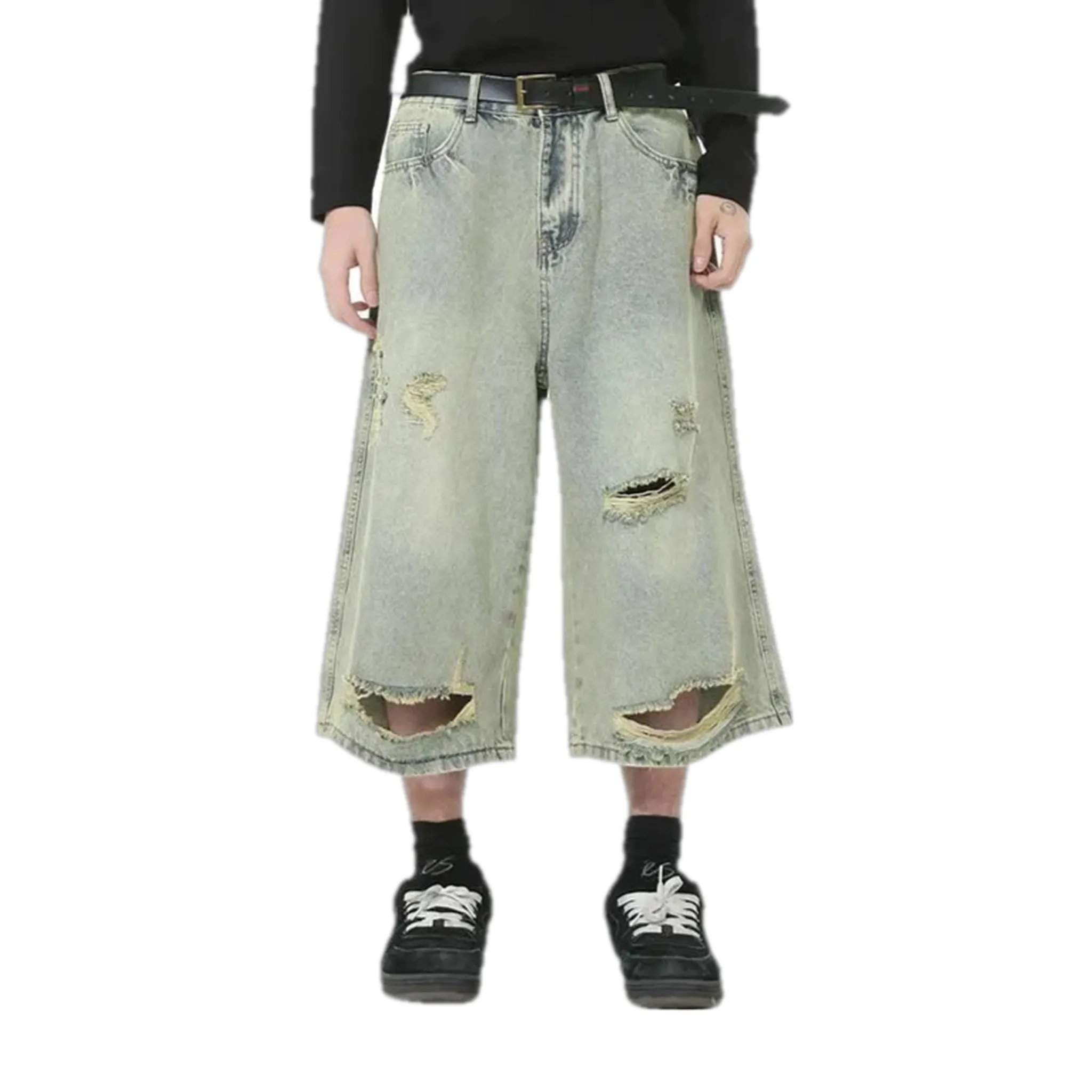 Fashionable torn retro men's jeans shorts