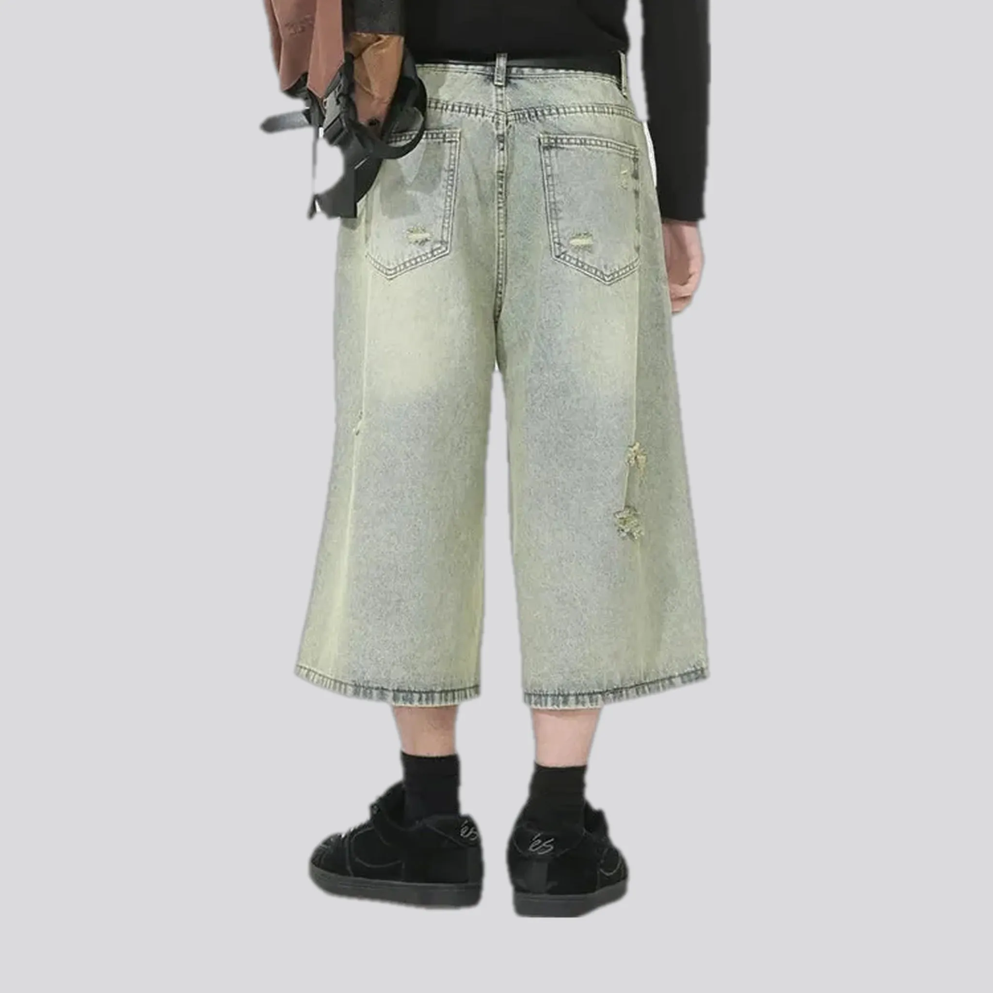 Fashionable torn retro men's jeans shorts