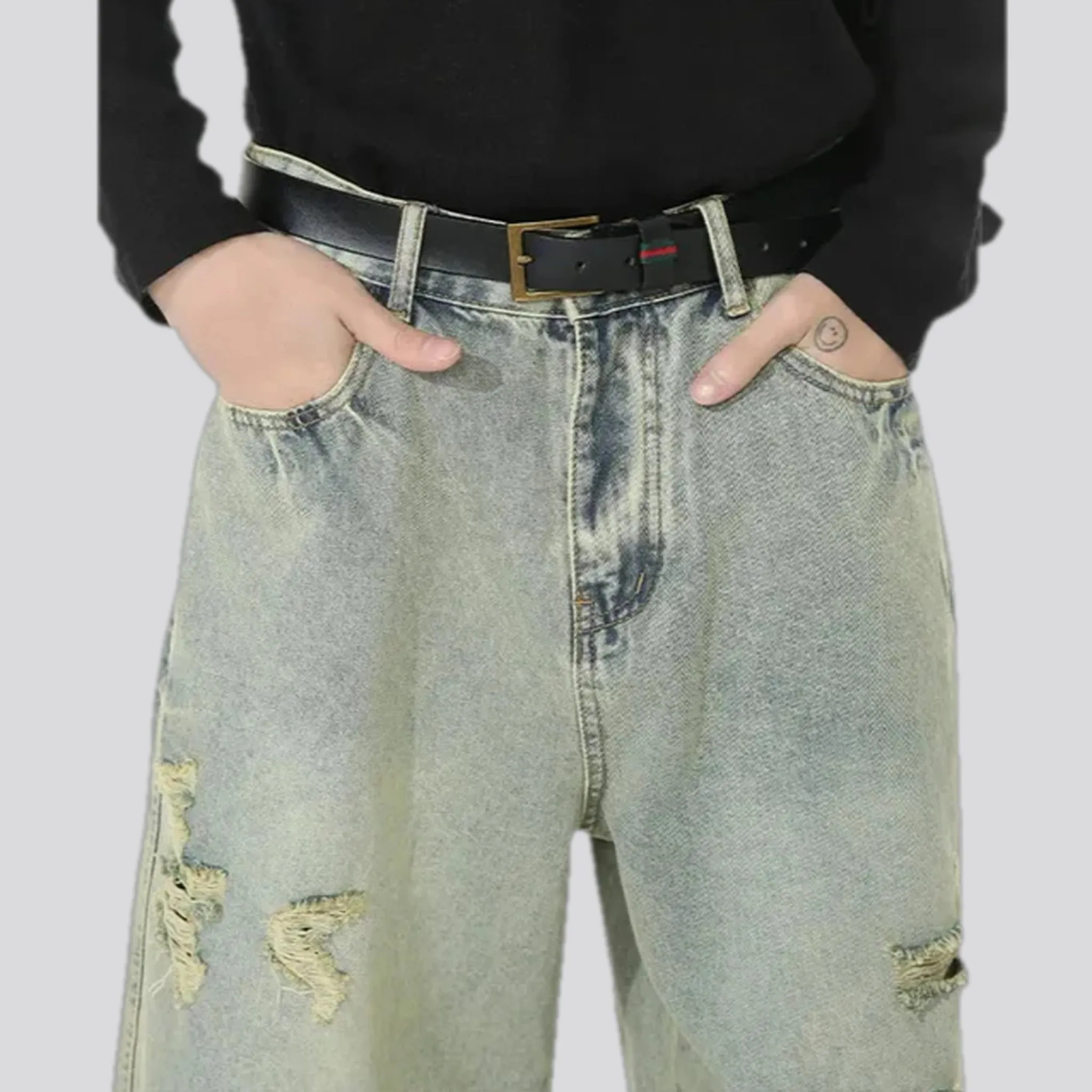 Fashionable torn retro men's jeans shorts