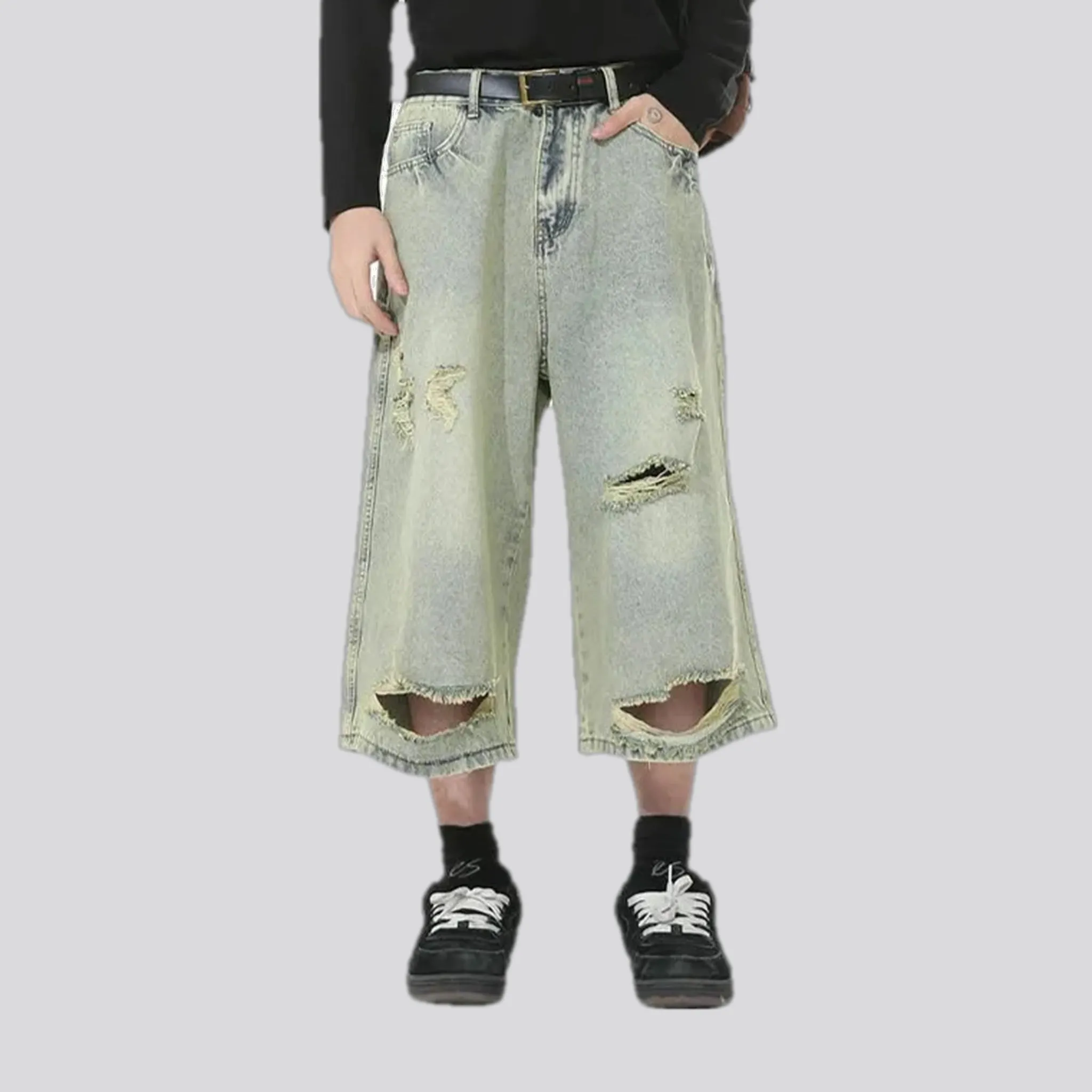 Fashionable torn retro men's jeans shorts
