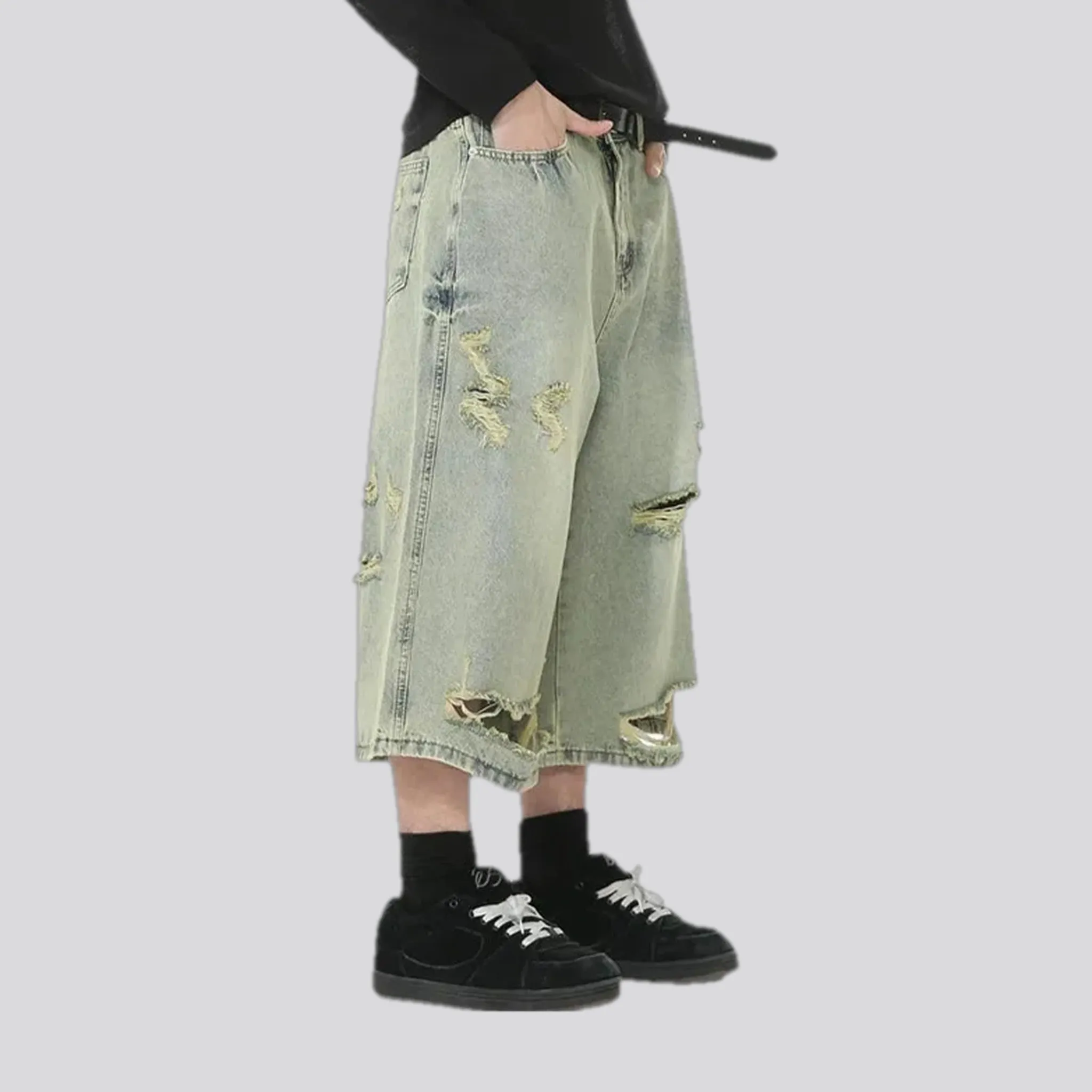 Fashionable torn retro men's jeans shorts
