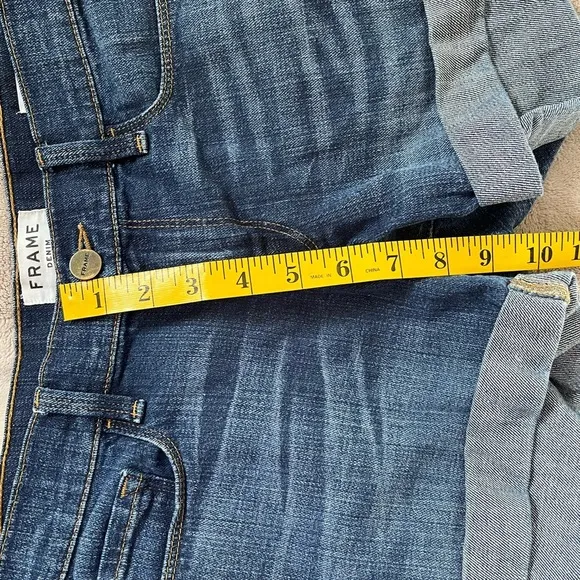FRAME LE Cutoff Denim Cuffed Shorts in Ashcroft Wash- size 25