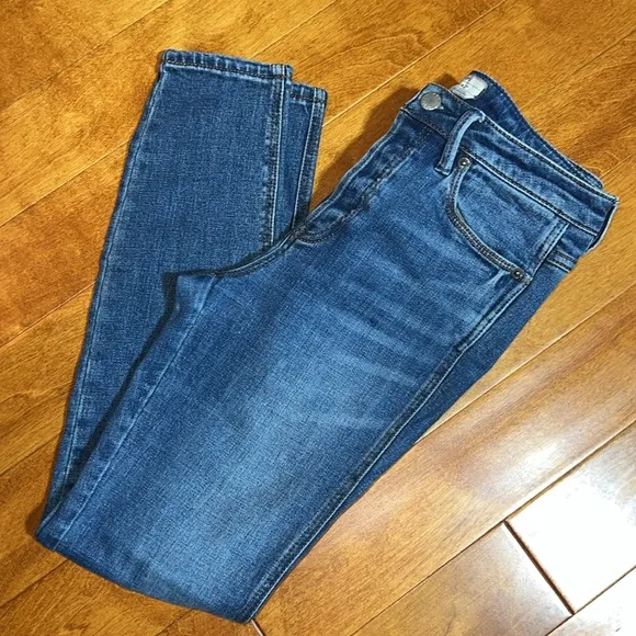 Free people mid rise, skinny jeans