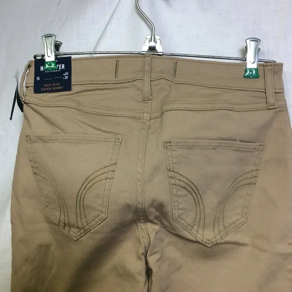 Hollister Women’s Tan High Rise Super Skinny 1S
