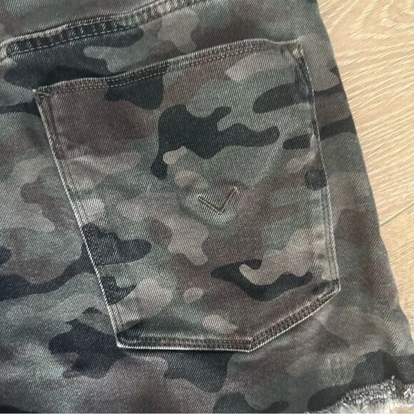 Hudson Jeans Gemma Camo Green Cut off Raw Hem Mid Rise Shorts 30