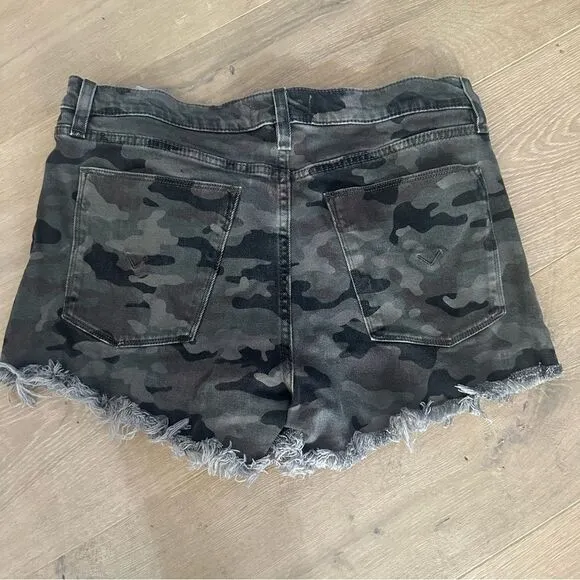 Hudson Jeans Gemma Camo Green Cut off Raw Hem Mid Rise Shorts 30
