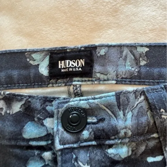 Hudson Nico Skinny Midrise Shades of Blue and Gray Floral Jeans. Women’s Sz 28