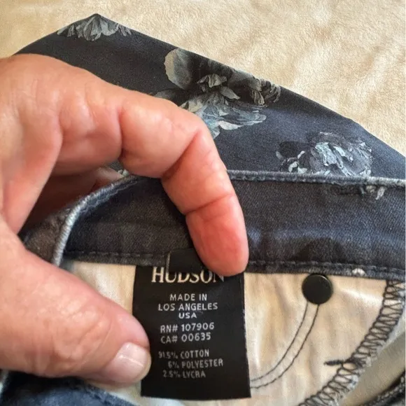 Hudson Nico Skinny Midrise Shades of Blue and Gray Floral Jeans. Women’s Sz 28
