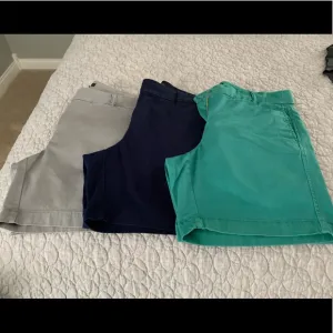 JCrew - 7 inch chino shorts