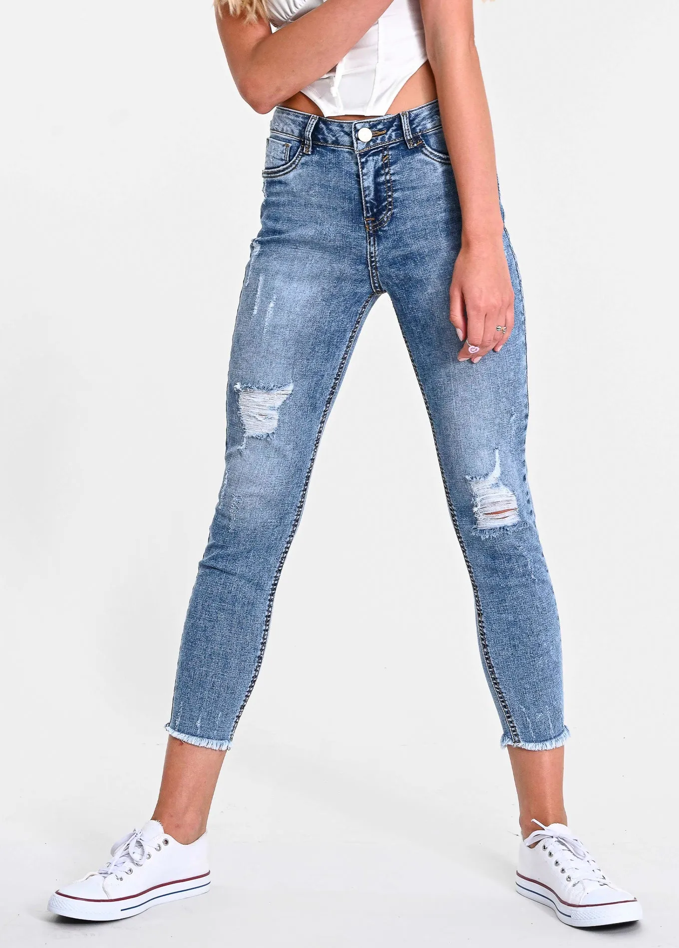 Jeans cintura media destrucciones flecos