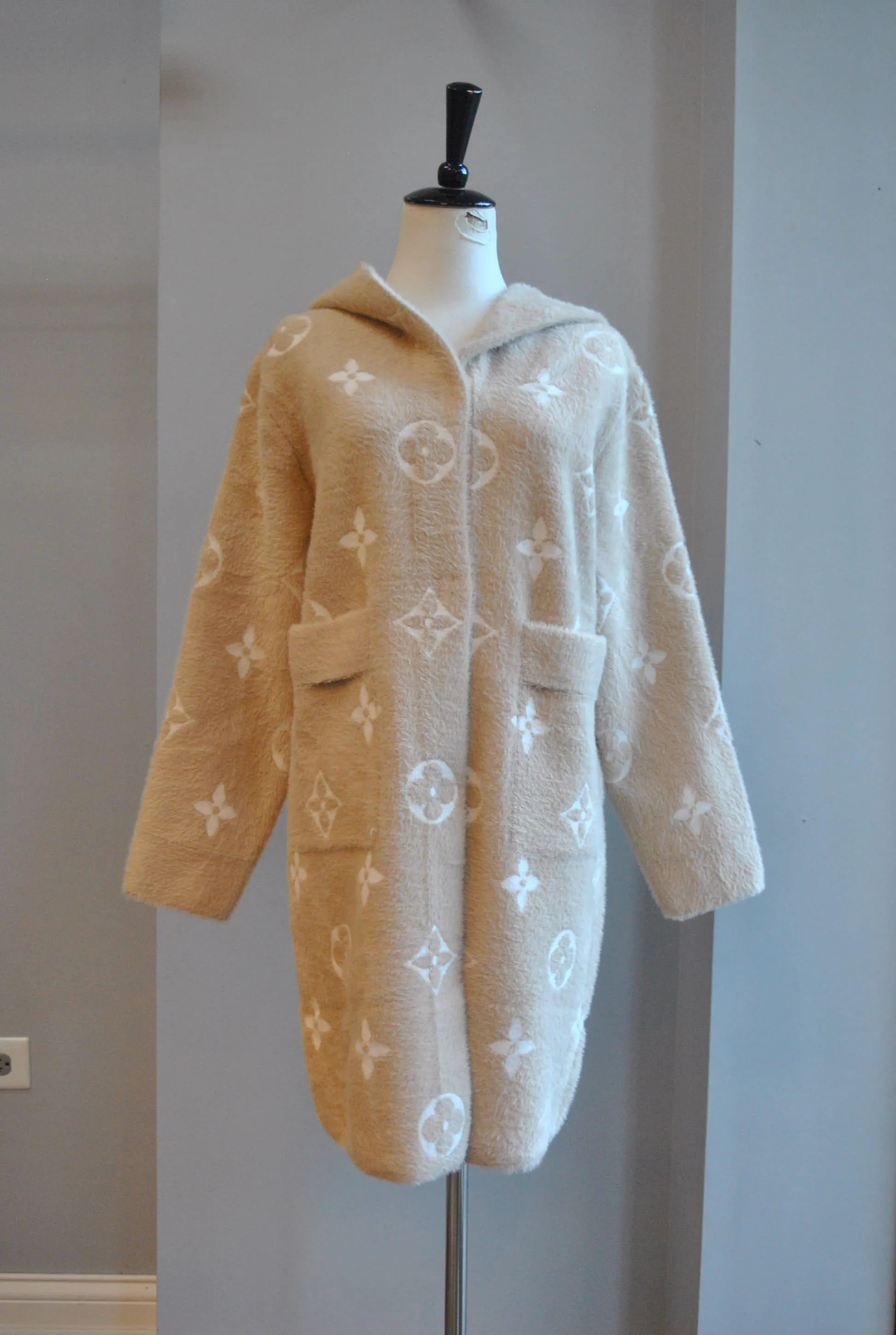 LIGHT BEIGE ALPAK COAT WITH A HOODIE