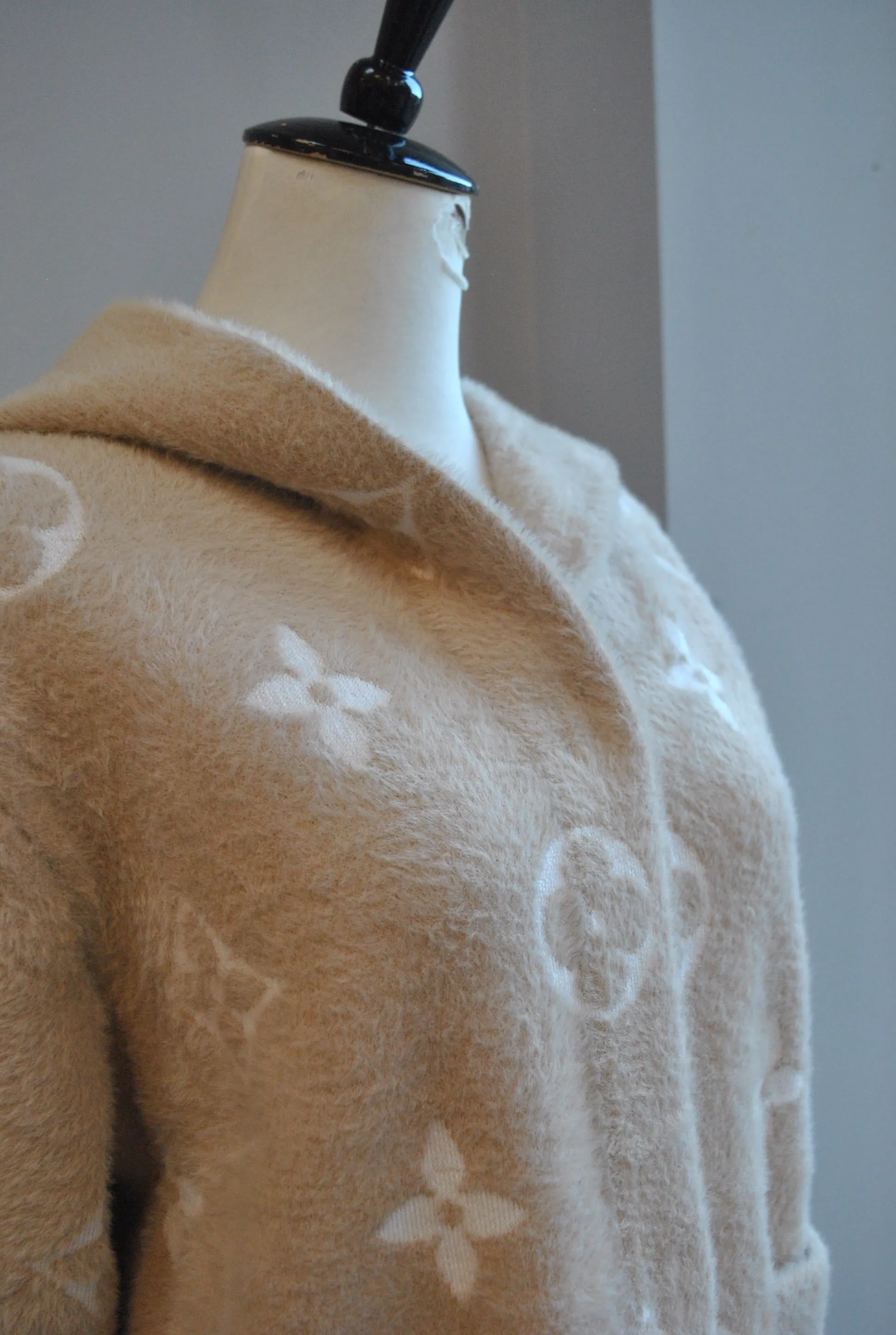 LIGHT BEIGE ALPAK COAT WITH A HOODIE