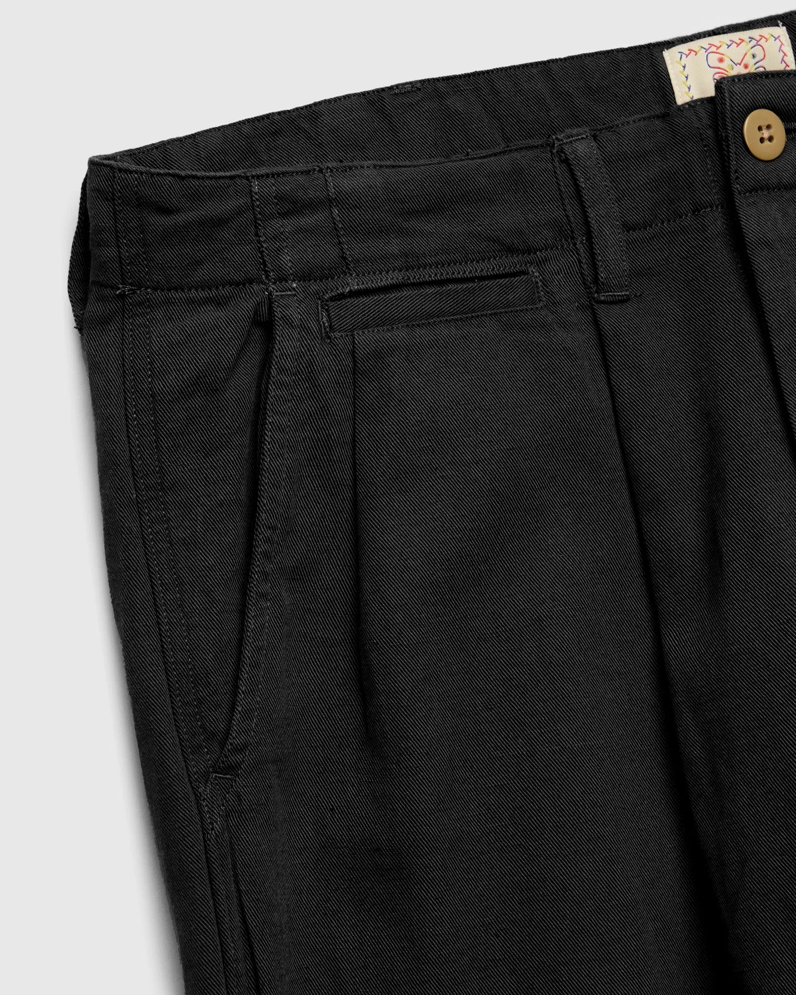 Linen Pleated Chino in Faded Black