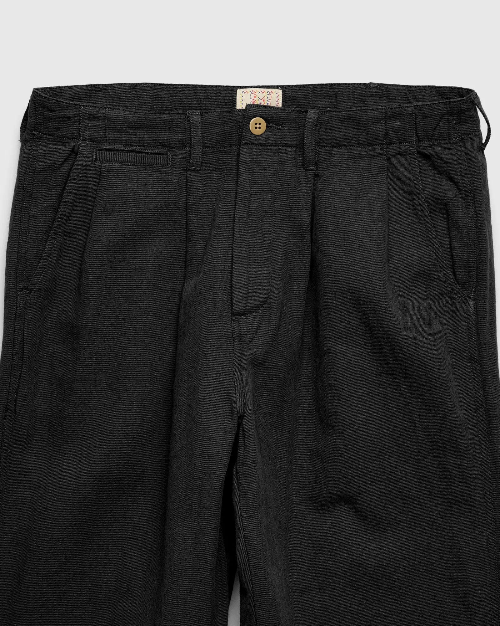 Linen Pleated Chino in Faded Black