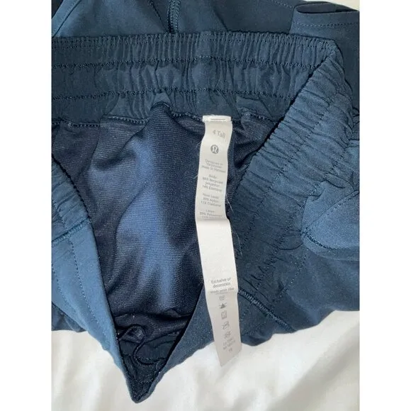Lululemon Hotty Hot Short II *Long 4&quot; True Navy size 4 Tall