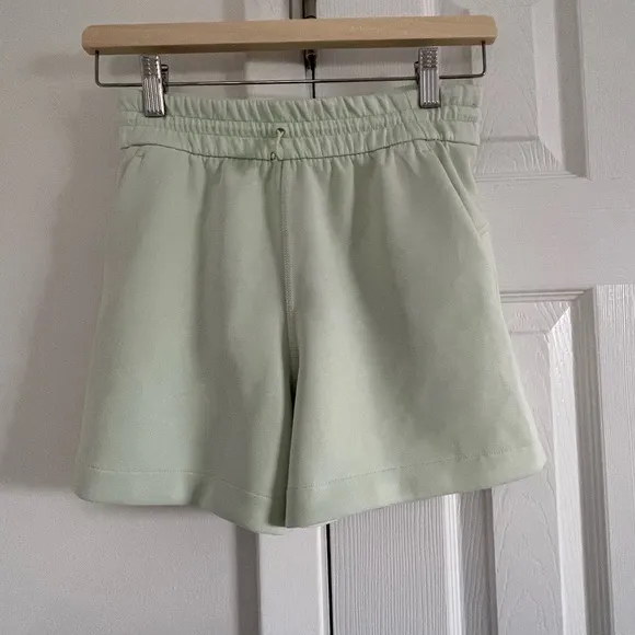 Lululemon Softstreme High-Rise Short 4&quot;Kohlrabi Light Mint Green