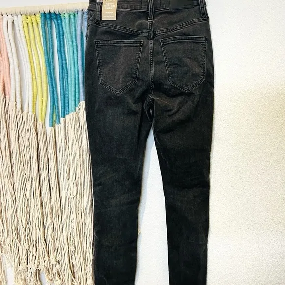 Madewell Curvy High-Rise Skinny Jeans in Black Sea