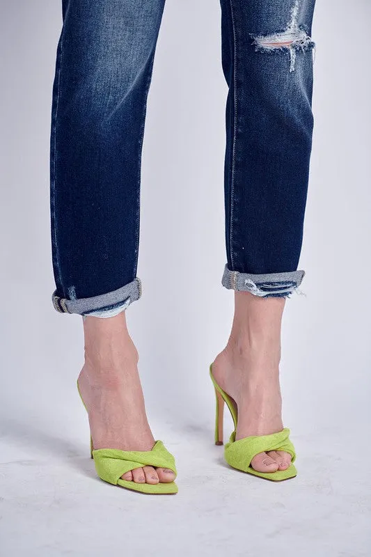 MID RISE STRETCH BOYFRIEND WITH PATCH JEANS