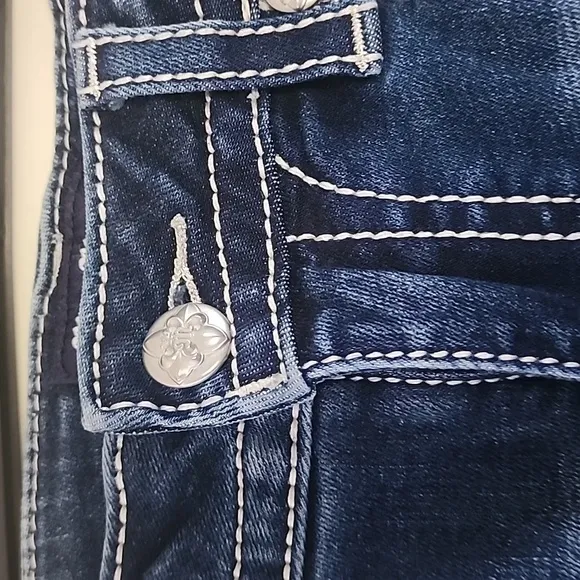 Miss Me Women's Bermudas Mid-Rise Blue Denim Shorts Size 30
