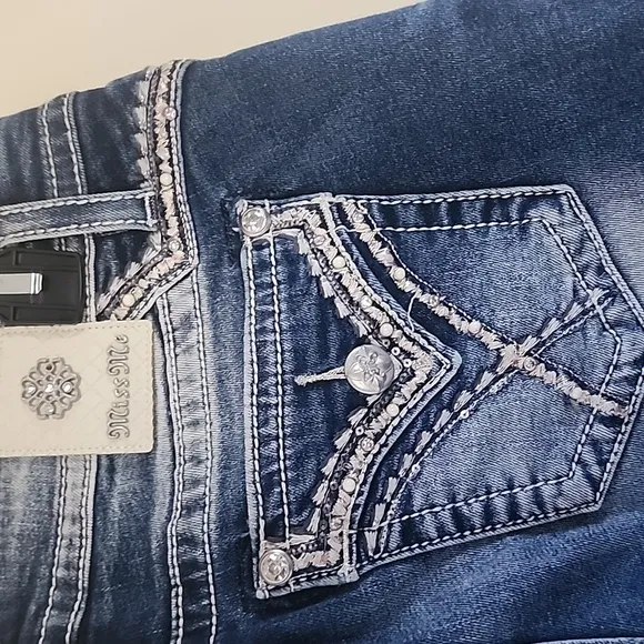 Miss Me Women's Bermudas Mid-Rise Blue Denim Shorts Size 30