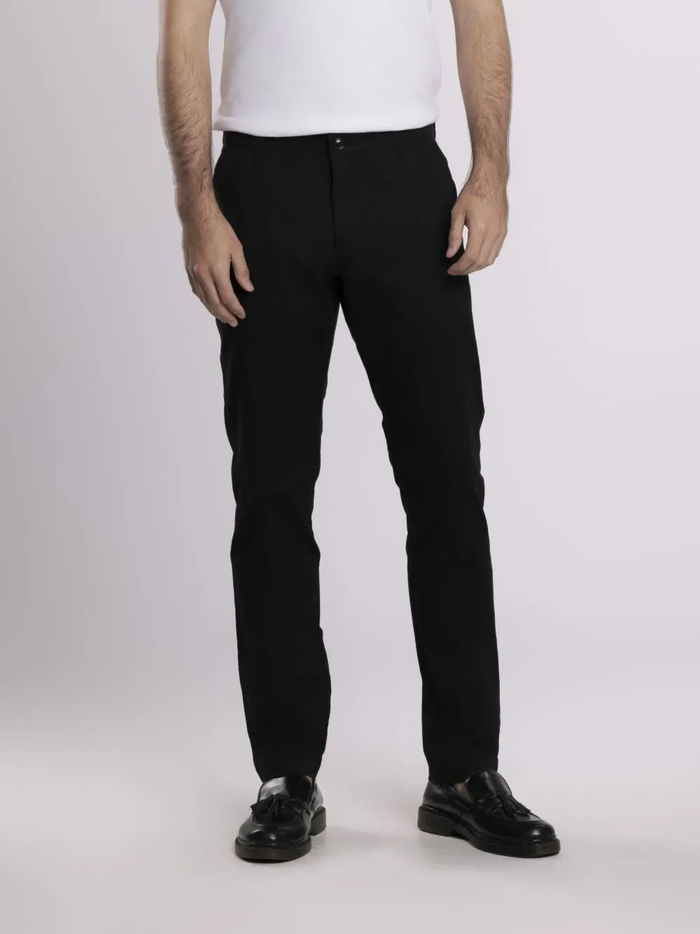 MOC - Celana Panjang Chinos Pria Oswald - Black