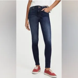 MOTHER High Waisted Looker Jeans - Kiss in the Dark Wash Size 26 - Skinny