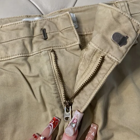 🏝️NWOT Abercrombie &amp; Fitch Low Rise Chino Shorts Size 2 Khaki🏝️