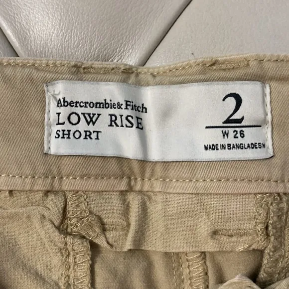🏝️NWOT Abercrombie &amp; Fitch Low Rise Chino Shorts Size 2 Khaki🏝️