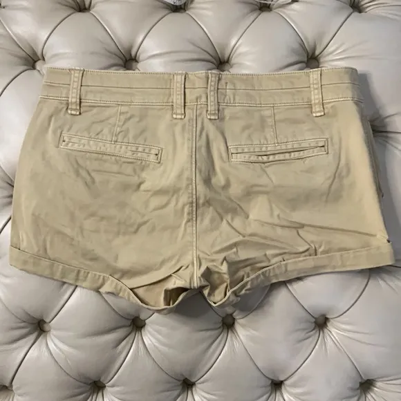 🏝️NWOT Abercrombie &amp; Fitch Low Rise Chino Shorts Size 2 Khaki🏝️