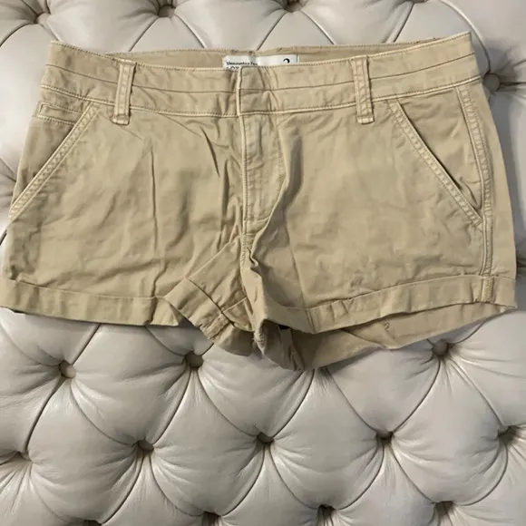 🏝️NWOT Abercrombie &amp; Fitch Low Rise Chino Shorts Size 2 Khaki🏝️