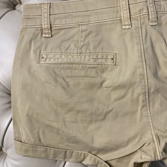 🏝️NWOT Abercrombie &amp; Fitch Low Rise Chino Shorts Size 2 Khaki🏝️