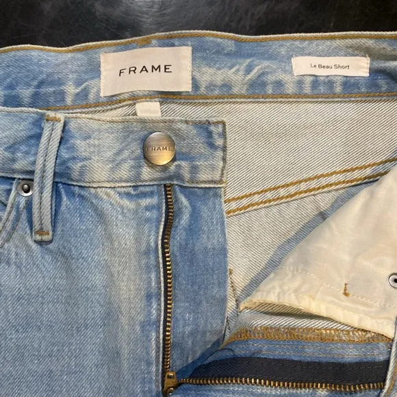 NWOT FRAME LE BEAU SHORT Light Blue Denim Shorts