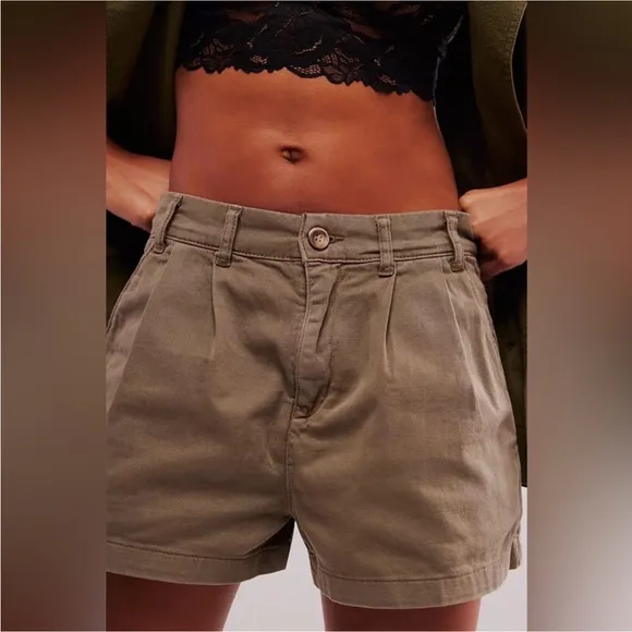 NWOT Free People Billie Chino Shorts Size 6 Willow Green Khaki $78 retail New