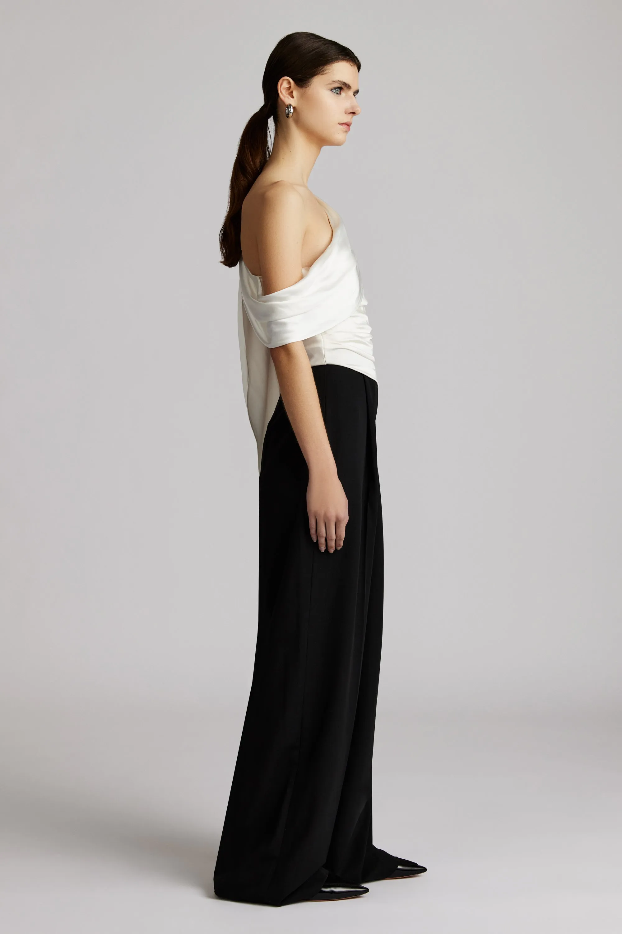 ONE SHOULDER DRAPE JUMPSUIT