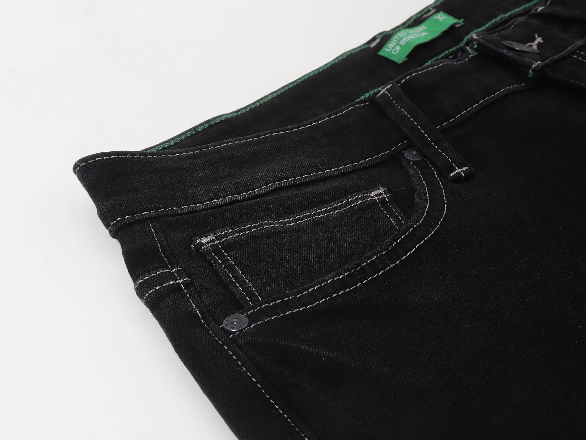 Solid Mid Rise Slim Fit Jeans Short