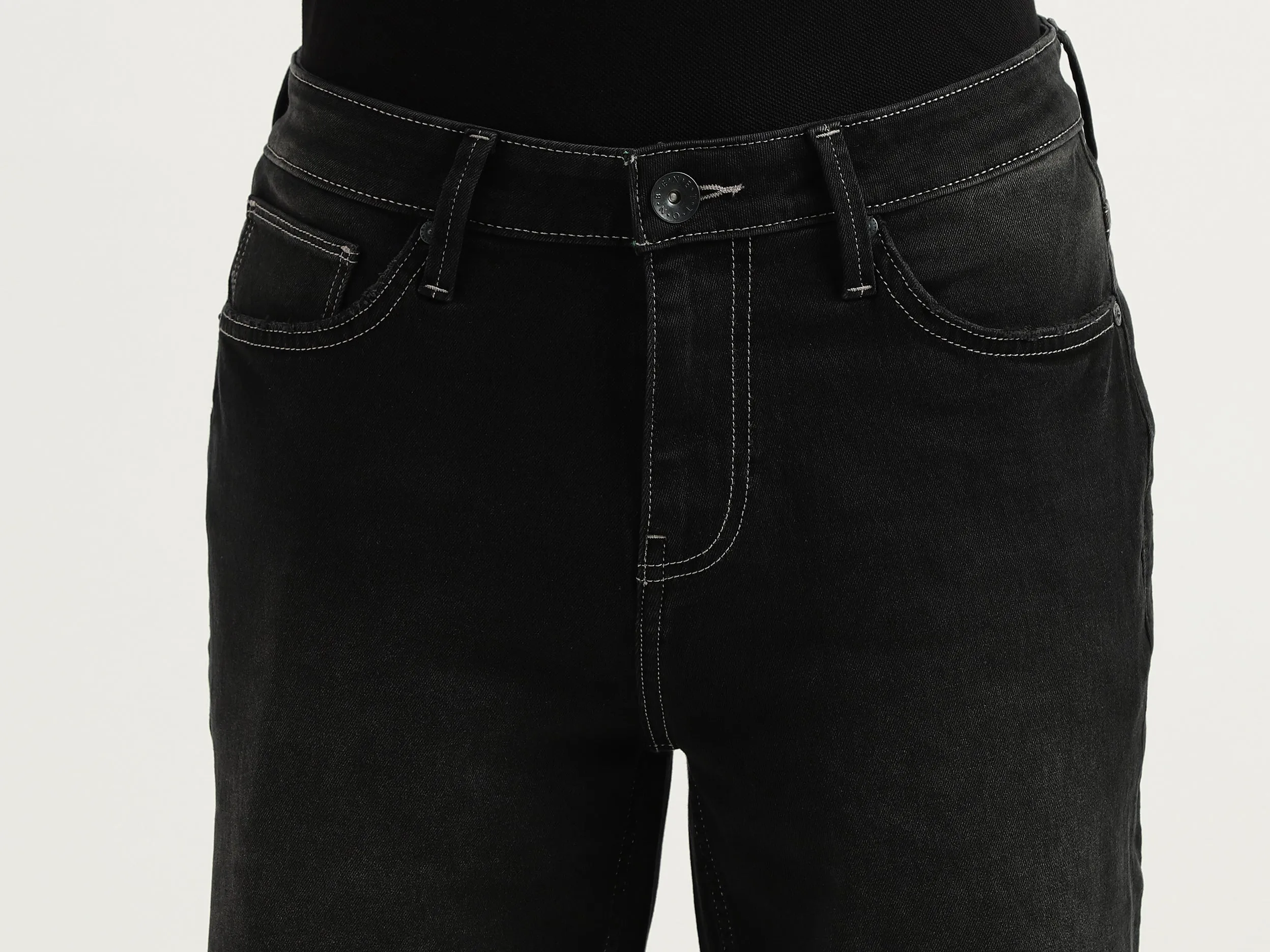 Solid Mid Rise Slim Fit Jeans Short