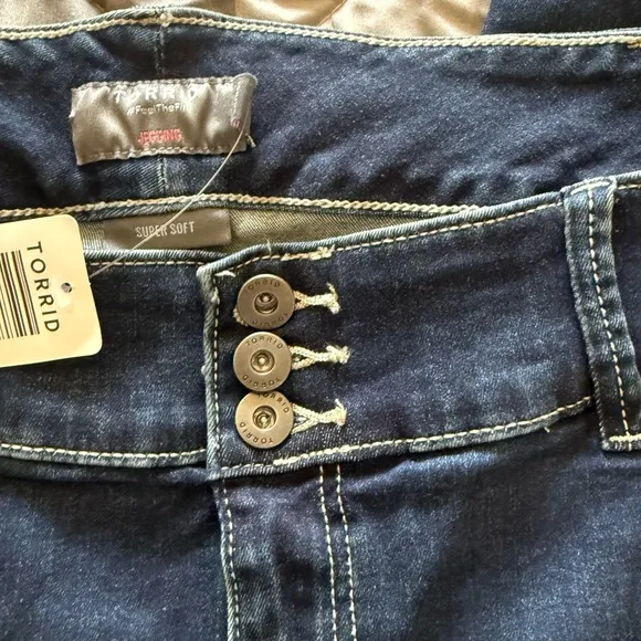 Torrid Woman’s Plus Size Super Soft Jegging Jeans Dark Blue 26W Regular NWT