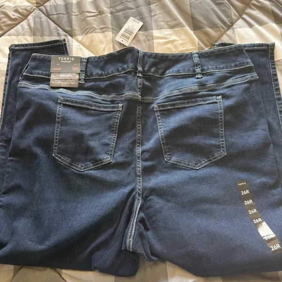 Torrid Woman’s Plus Size Super Soft Jegging Jeans Dark Blue 26W Regular NWT